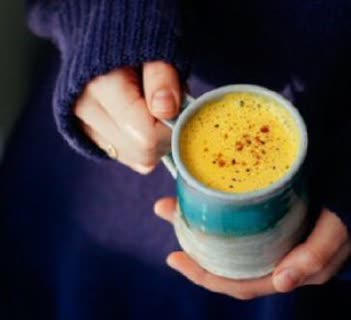 شیر و زردچوبه