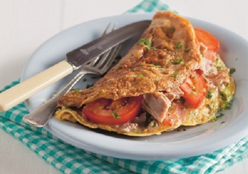 طرز تهیه املت گوجه فرنگی و تن 