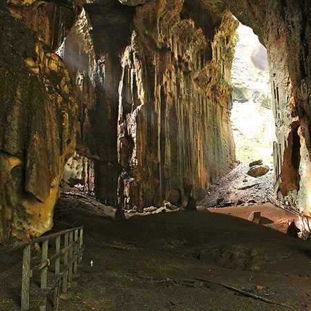 غار گومانتونگ، مکانی خوفناک در مالزی