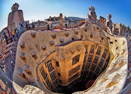 کاسا میلا، ساختمانی عجیب و زیبا در اسپانیا
