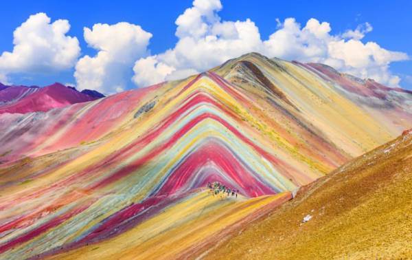 رشته کوه های رنگین کمانی آندس در پرو