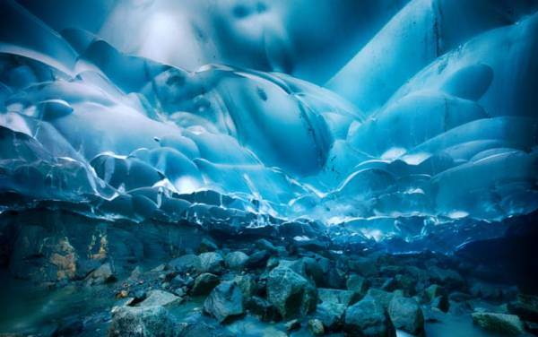 غارهای یخی مندن هال ، آلاسکا