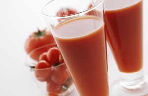 خواص شفگت انگیز آب گوجه فرنگی