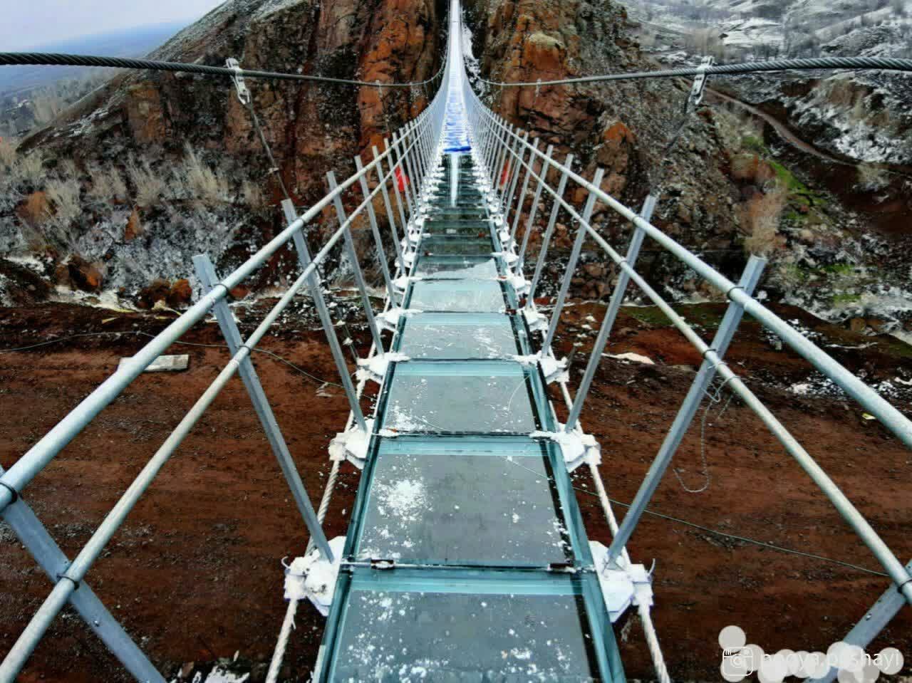 پل معلق تمام شیشه ایران