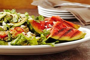 طرز تهیه ی سالاد هندوانه کبابی