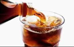 نوشابه رژیمی خطرسکته قلبی را افزایش میدهد 