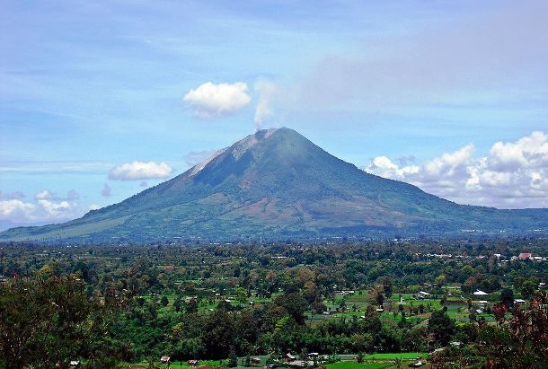 کوه خطرناک سینابونگ، اندونزی