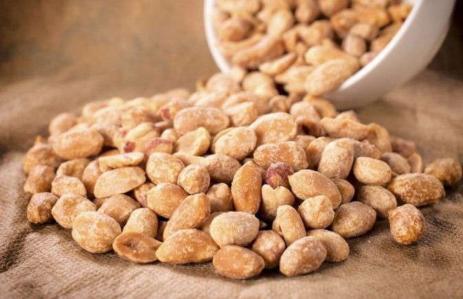 ۱۴ مهمترین خواص بادام زمینی بو داده