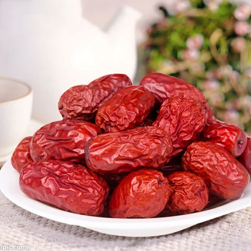 عناب میوه ای کوچک است