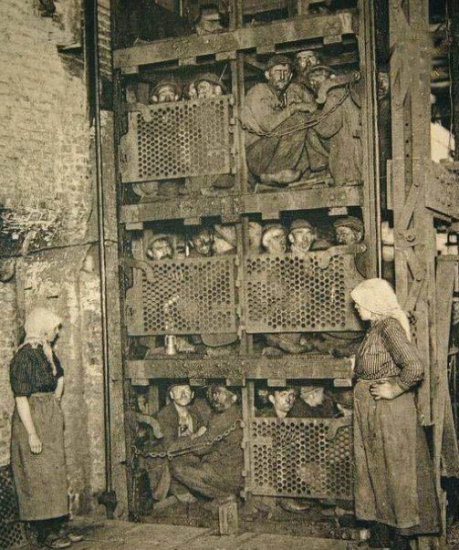 عكسي از شيوه انتقال كارگران معدن زغال سنگ