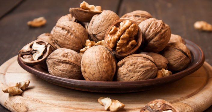 چرا نباید زیاد گردو بخوریم