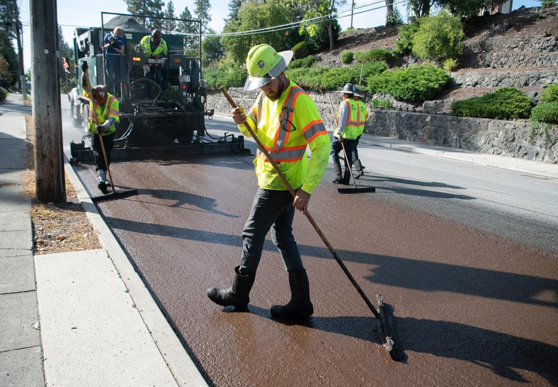 Asphalt with emulsion bitumen